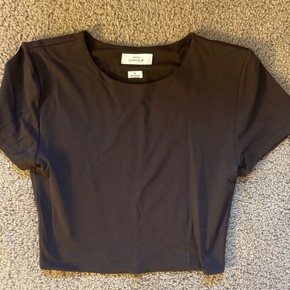 Aritizia Babaton Contour Dark Brown Short Sleeve Top Cropped - Picture 1 of 2